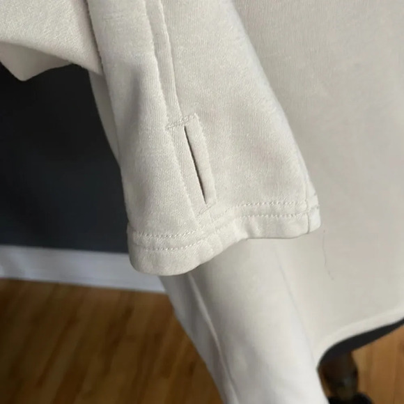 Ultimate Terrain light tan rubber snap shoulder/collar lightweight sweatshirt. M - Picture 3 of 6